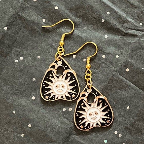 Ouija Planchette Gold Tone Sun Face Earrings New in Package - Picture 2 of 3